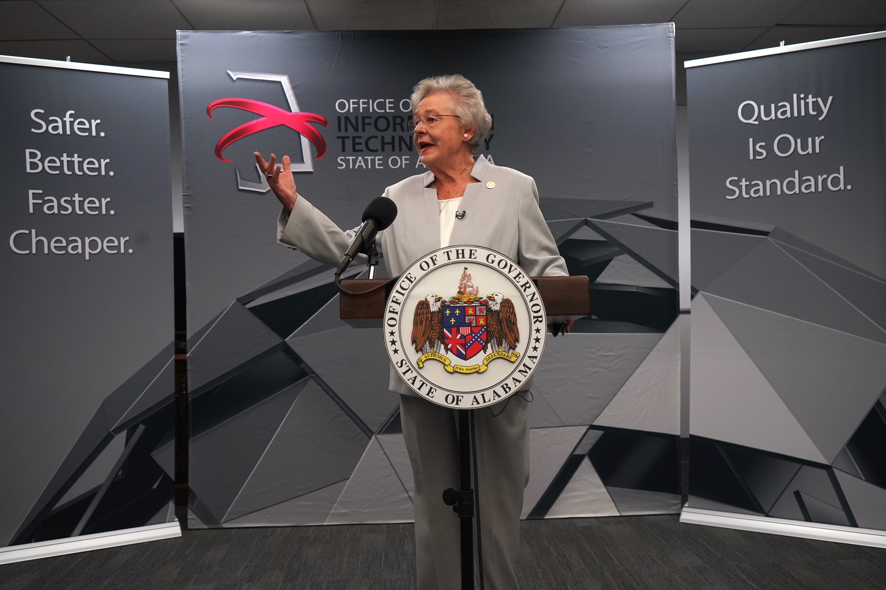 Governor Ivey Attends Unveiling of State Security Operations Center and Cybersecurity Website