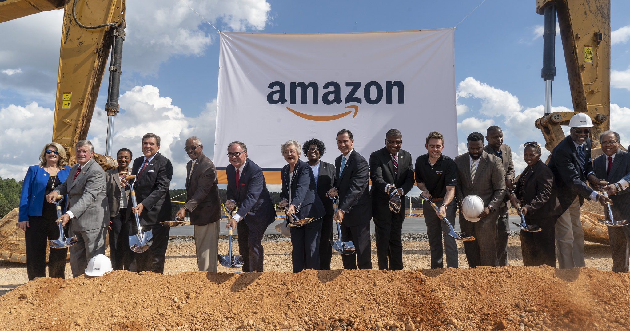 Governor Ivey Announces Amazon Expands Alabama Investment with 4 New Operational Sites