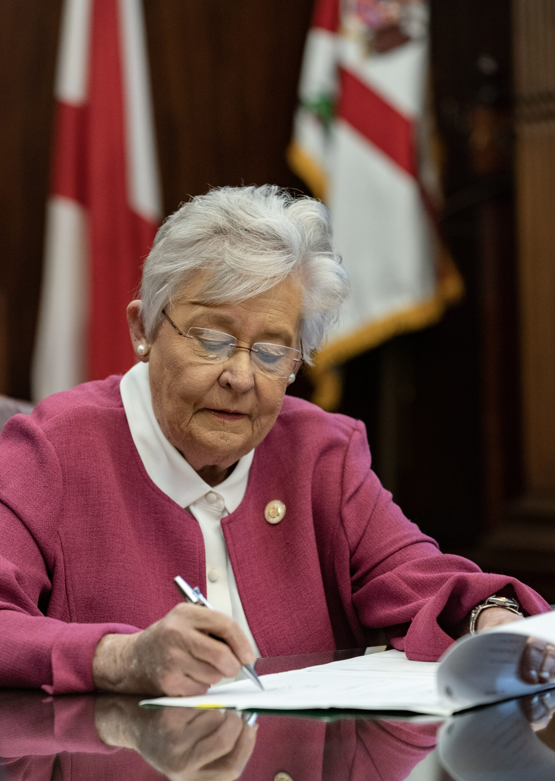 Governor Ivey Signs House Bill 77, Helps Small Businesses Succeed