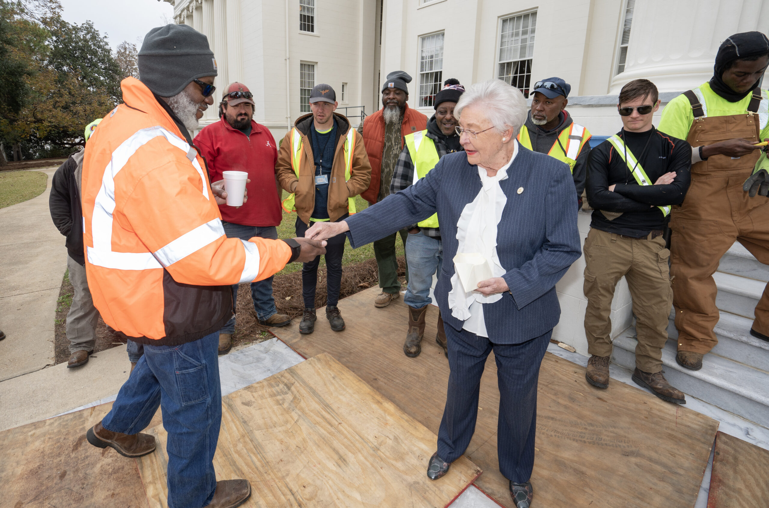 Governor Ivey Provides Details of Recently Delivered Evergreen, Invites Alabamians to Join for Annual Capitol Christmas Tree Lighting Ceremony