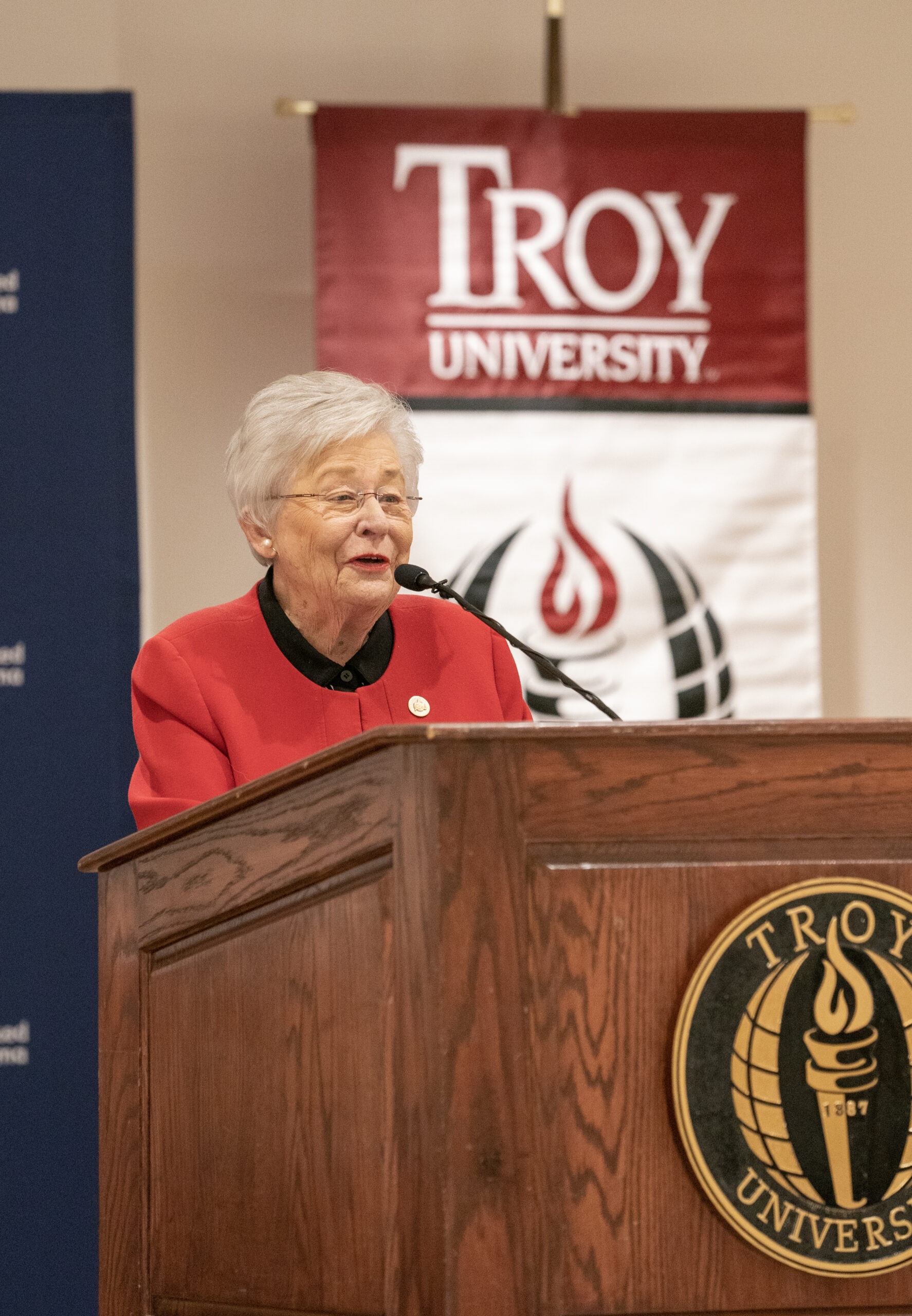 Governor Kay Ivey Broadband Tour Stop With Troy Cable Vision Office Of The Governor Of Alabama 