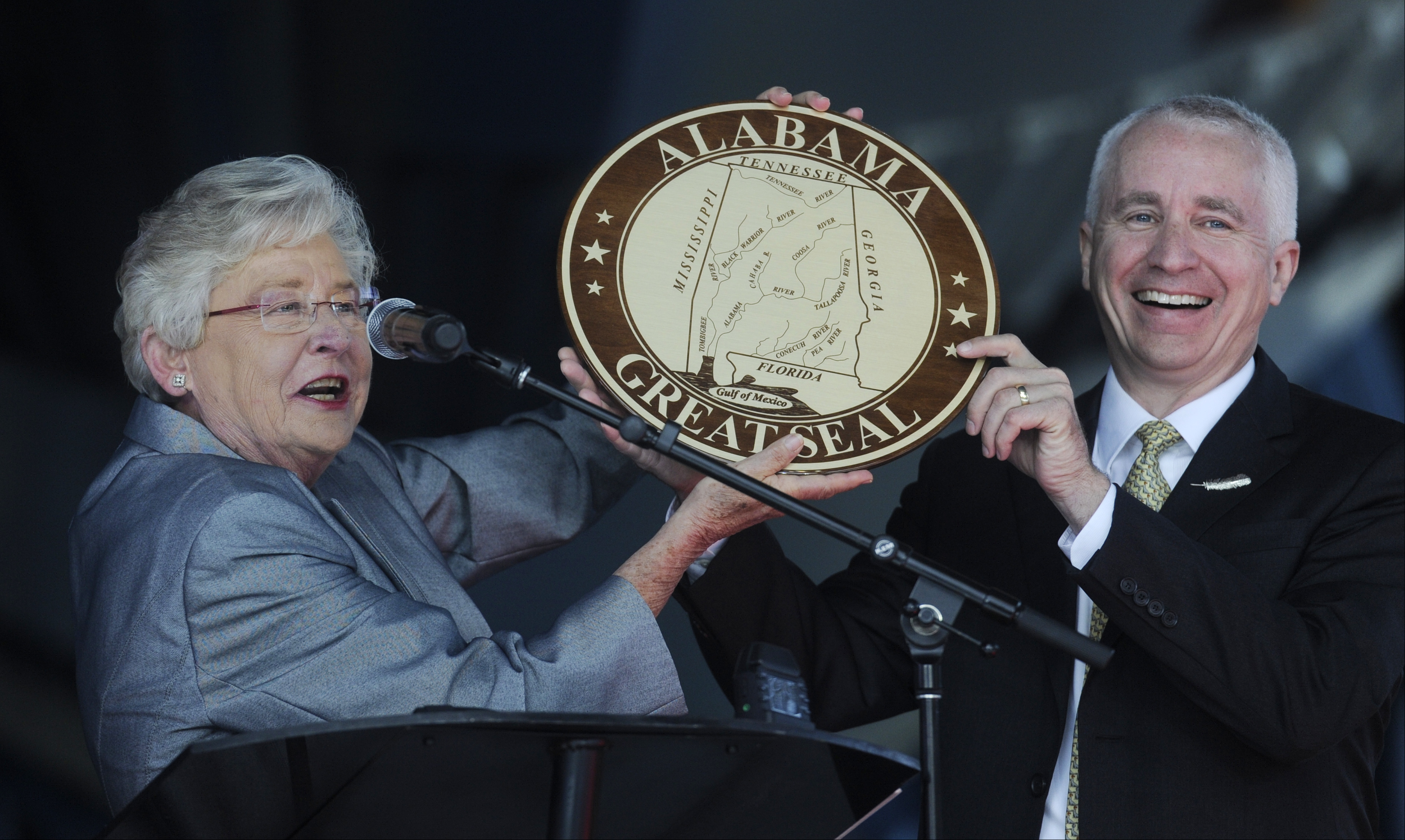 Governor Ivey Welcomes News of ULA, Blue Origin Partnership in Alabama