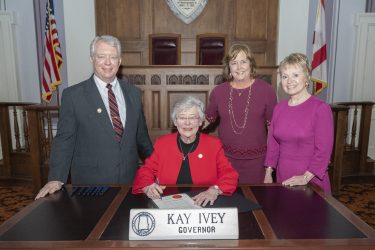 Governor Ivey Proclaims Small Business Saturday Governor Ivey Proclaims Small Business Saturday