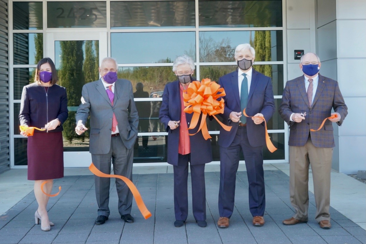 Governor Ivey Joins Auburn’s SiO2 for Production Launch of COVID-19 Vaccine Vials
