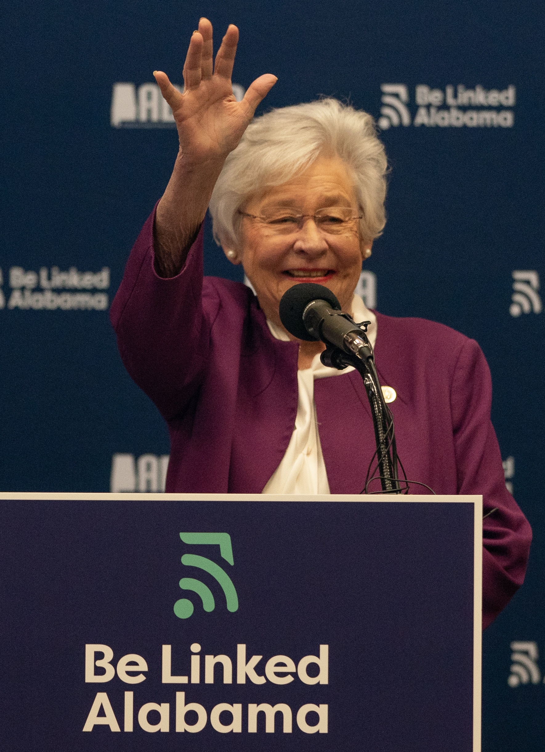 Governor Ivey Kicks Off Broadband Tour, Announces Progress in Expanding Broadband Infrastructure
