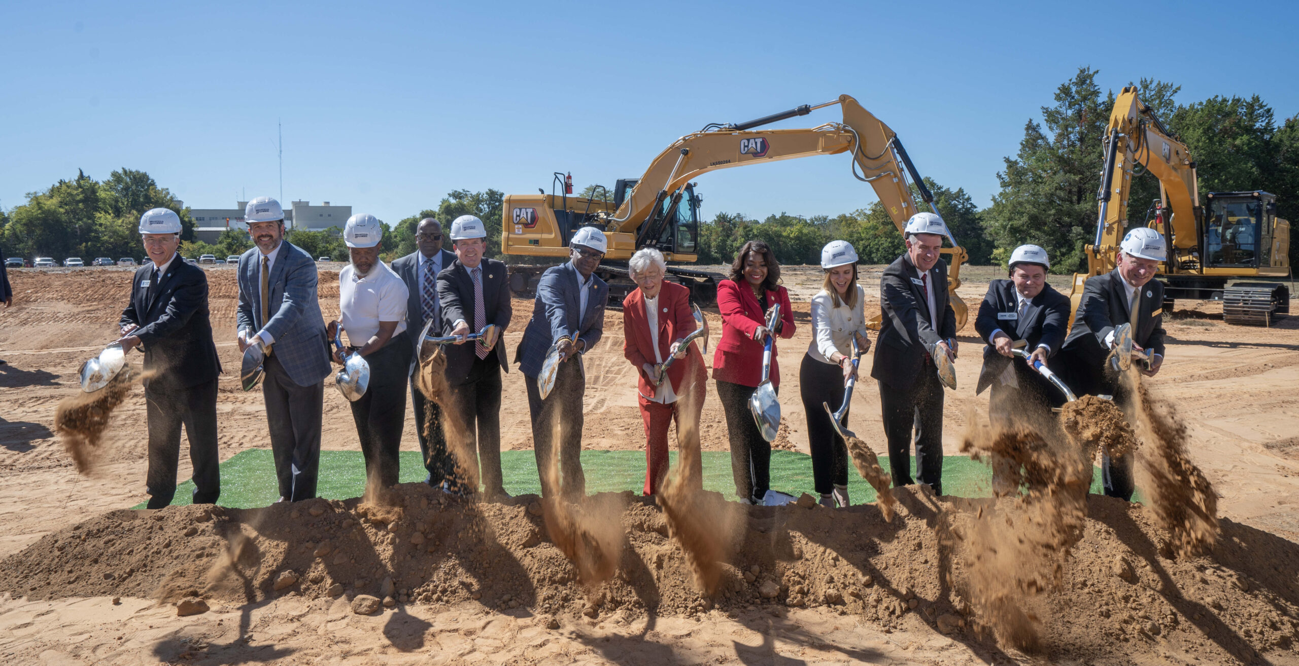 Governor Ivey Breaks Ground on New Alabama School of Healthcare Sciences